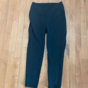 Women’s workout leggings from GapFit. Size M. Black